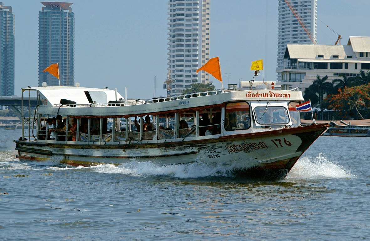 Паром бангкок. Boat Chao Phraya. Водный транспорт в Бангкоке. River Chao Phraya Bangkok. Экспресс лодка Бангкок.